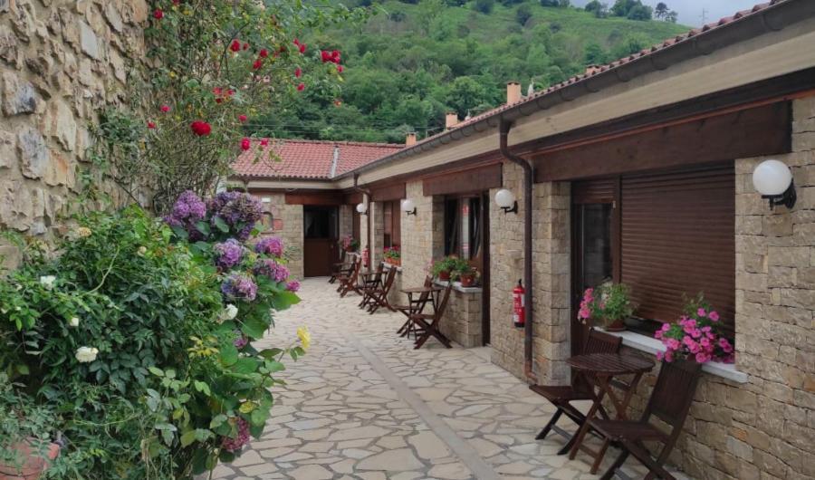 Hotel Arenas De Cabrales- Apartamentos Экстерьер фото